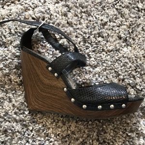 Jessica Simpson black wooden wedges